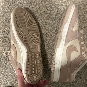 Nike Dunks men’s 7.5 women’s 9 sand color! Love these ones